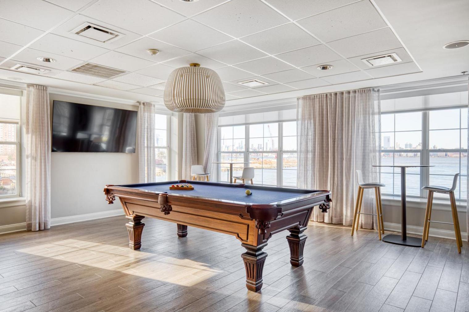 Jersey 2br W Wd Gym Elevator Nr Path Nyc-672 Apartment *
