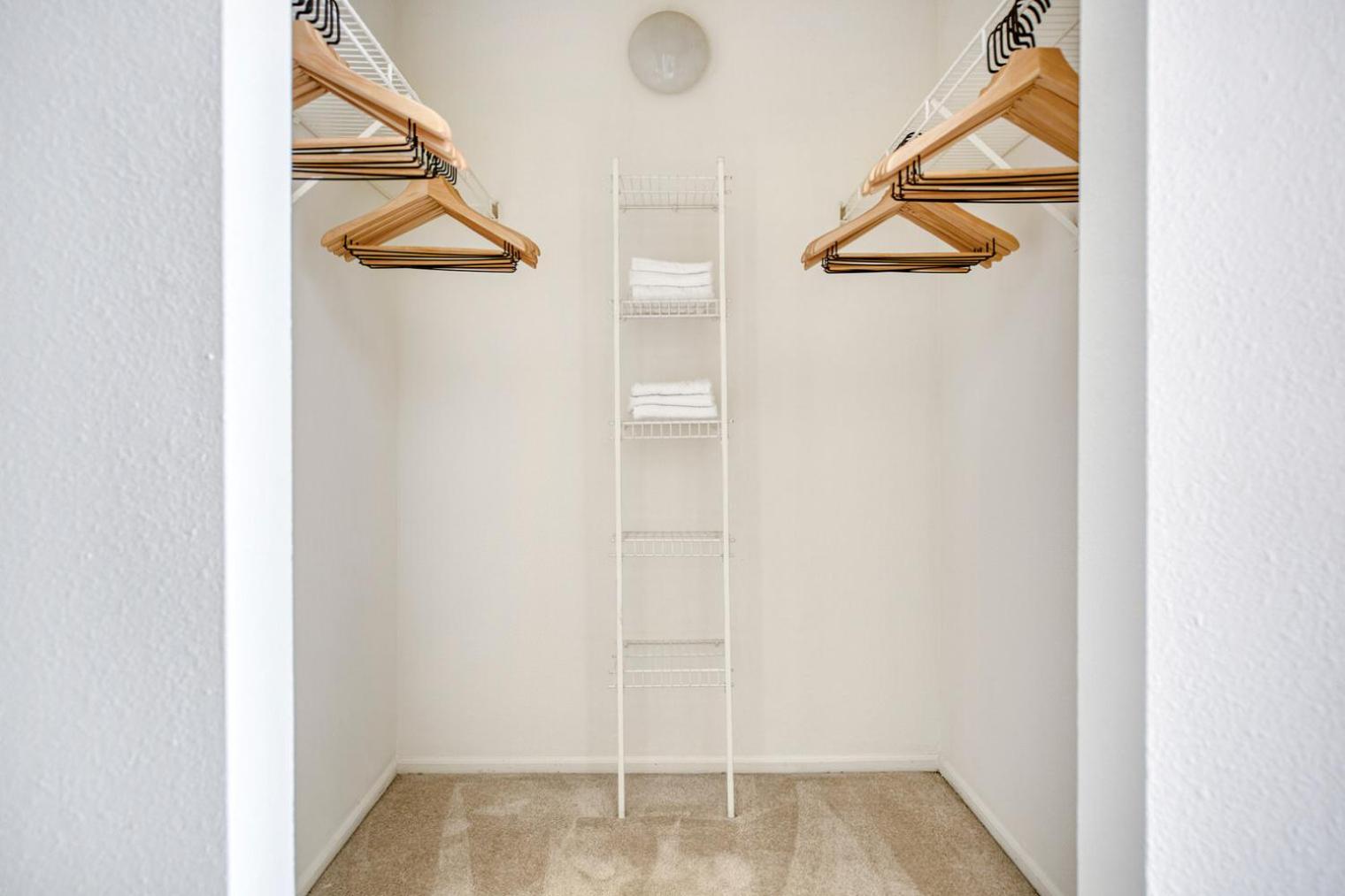 Jersey 2br W Wd Gym Elevator Nr Path Nyc-672 Apartment *